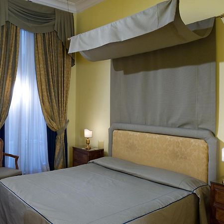 Chiaja Hotel De Charme Naples Room photo
