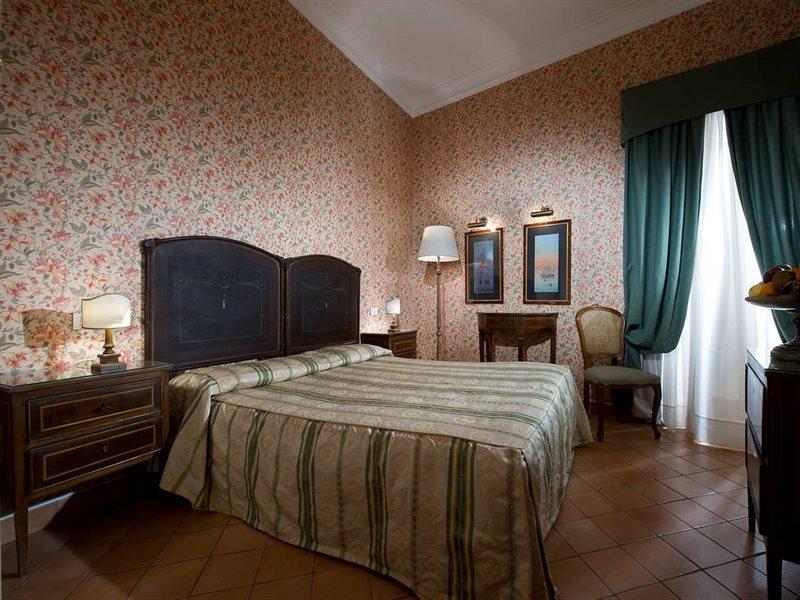 Chiaja Hotel De Charme Naples Exterior photo