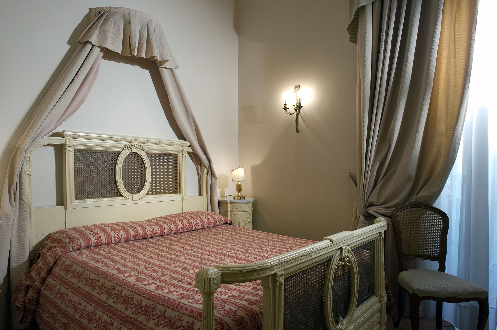 Chiaja Hotel De Charme Naples Room photo