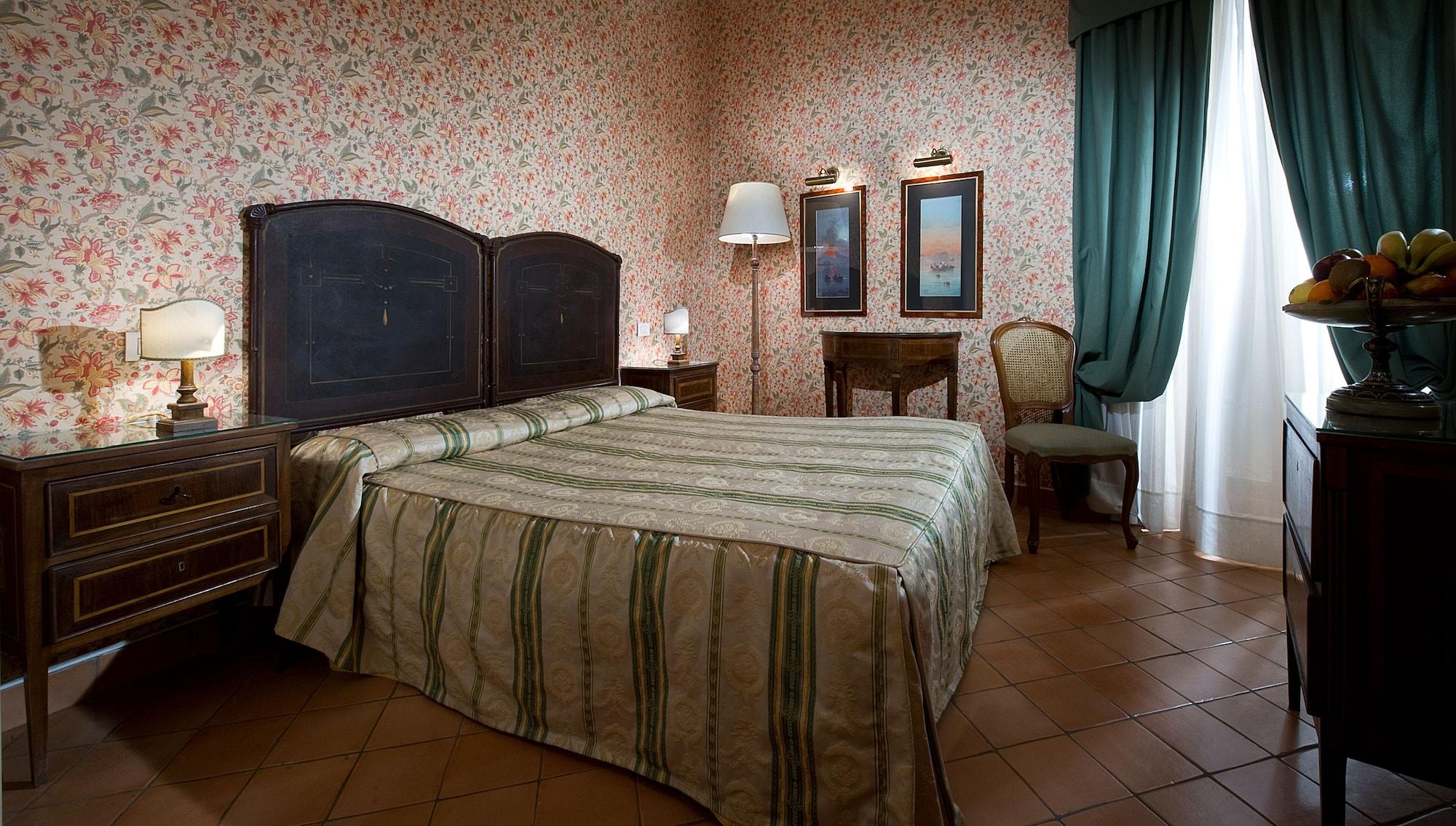 Chiaja Hotel De Charme Naples Room photo