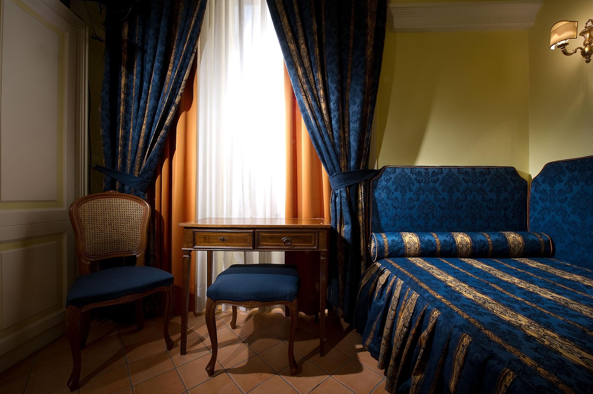 Chiaja Hotel De Charme Naples Room photo