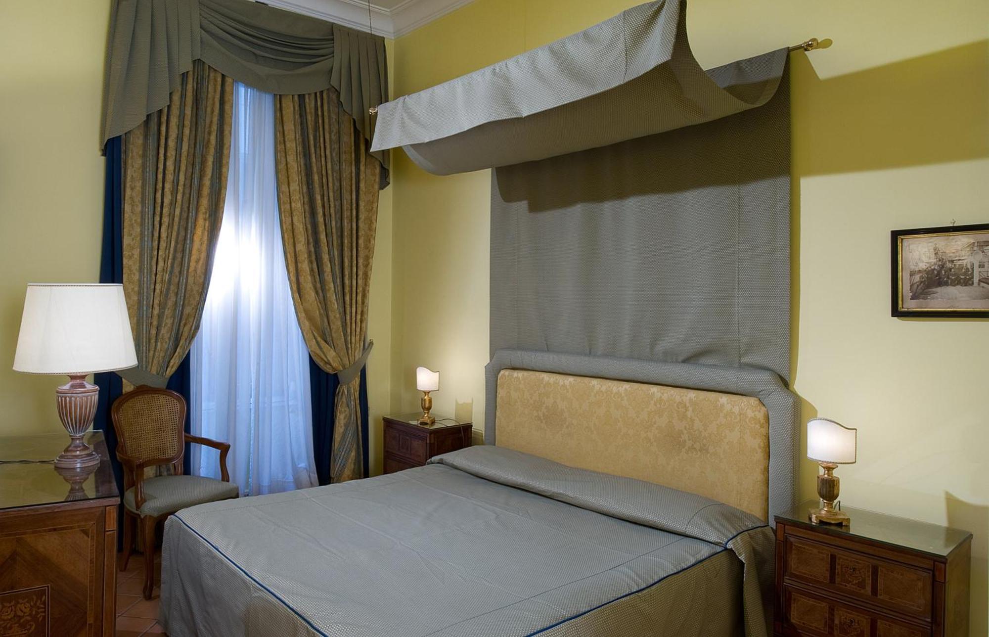 Chiaja Hotel De Charme Naples Room photo