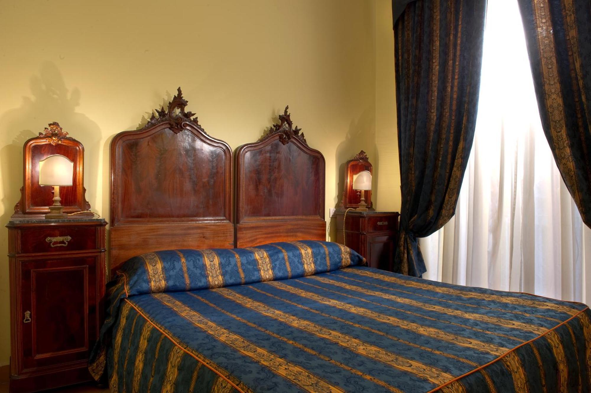 Chiaja Hotel De Charme Naples Exterior photo