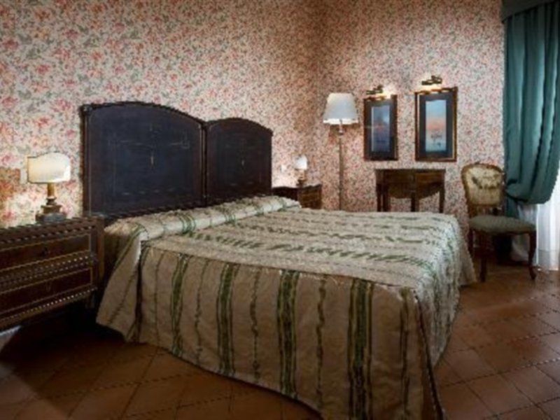 Chiaja Hotel De Charme Naples Exterior photo