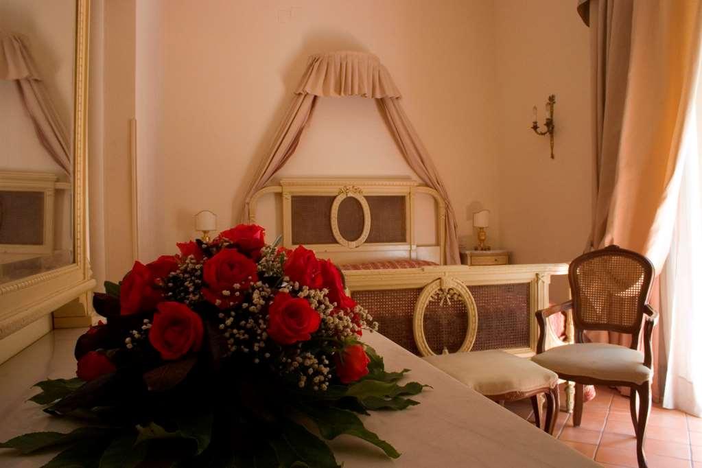 Chiaja Hotel De Charme Naples Room photo